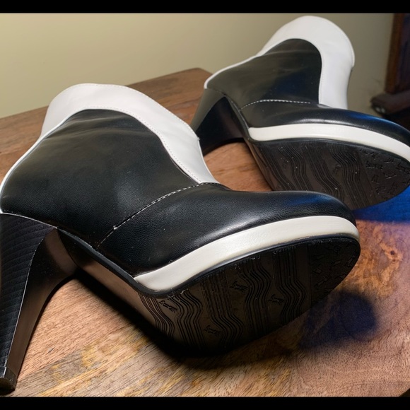 Woman’s black and white high heel booties. Approx 4 1/2 inches high. Pre-owned. - Picture 7 of 8